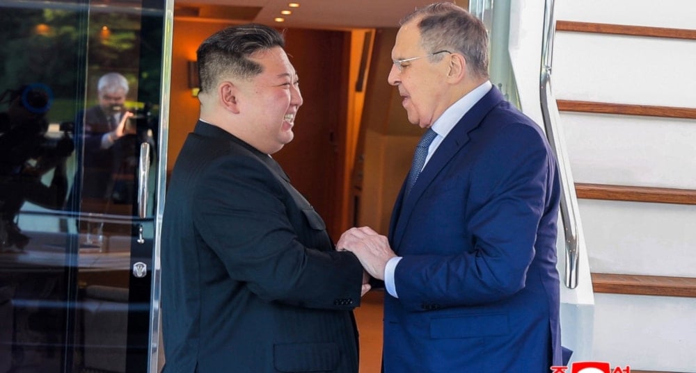 Encuentro entre el líder de Corea del Norte, Kim Jong Un, y el canciller de Rusia, Serguei Lavrov.