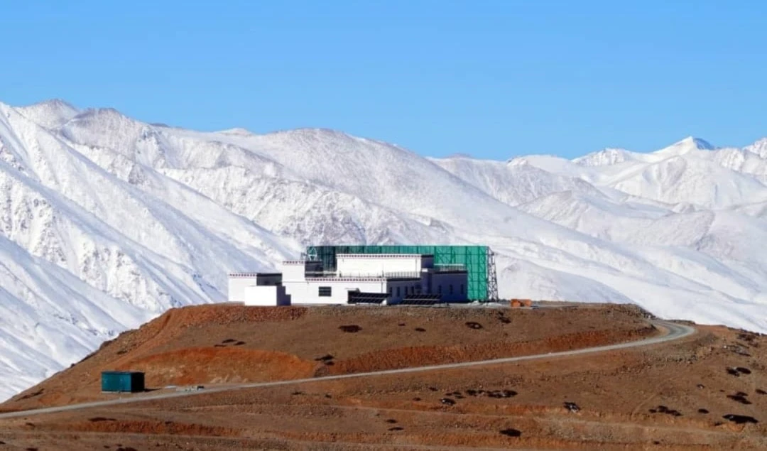 China inauguró observatorio para detectar primeras ondas del cosmos