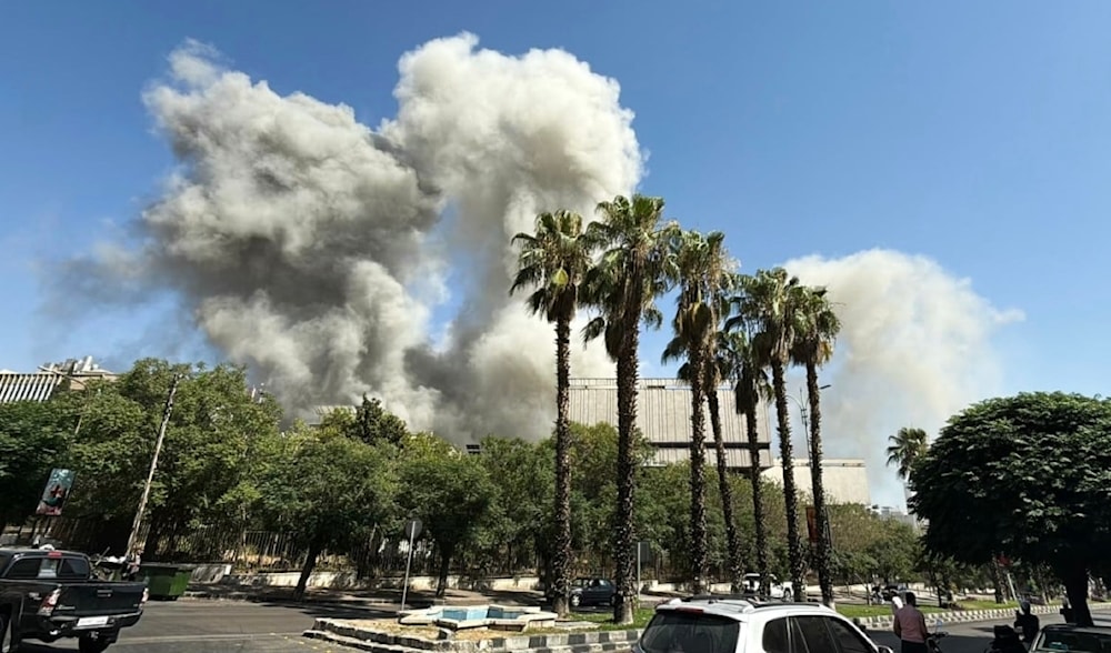 Del bombardeo israelí en las inmediaciones del Ministerio de Defensa sirio en Damasco (Foto: Agencias)