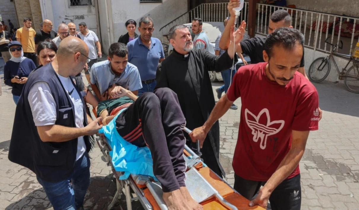 Agresión provocó heridas a varias personas.