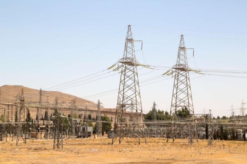 El sector energético sirio fue uno de los más afectados por el conflicto iniciado en 2011, con daños masivos en pozos petroleros, refinerías y centrales eléctricas. 