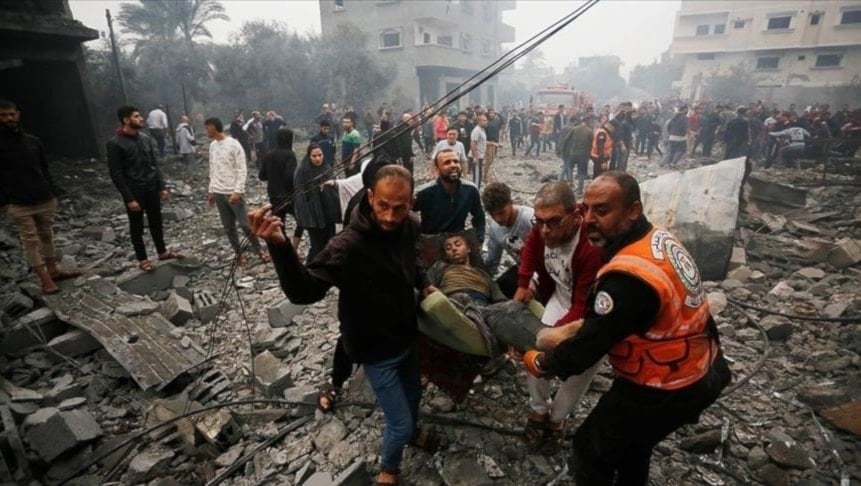 Las fuerzas israelíes mantienen un bombardeo constante en todos los puntos de la Franja de Gaza.  