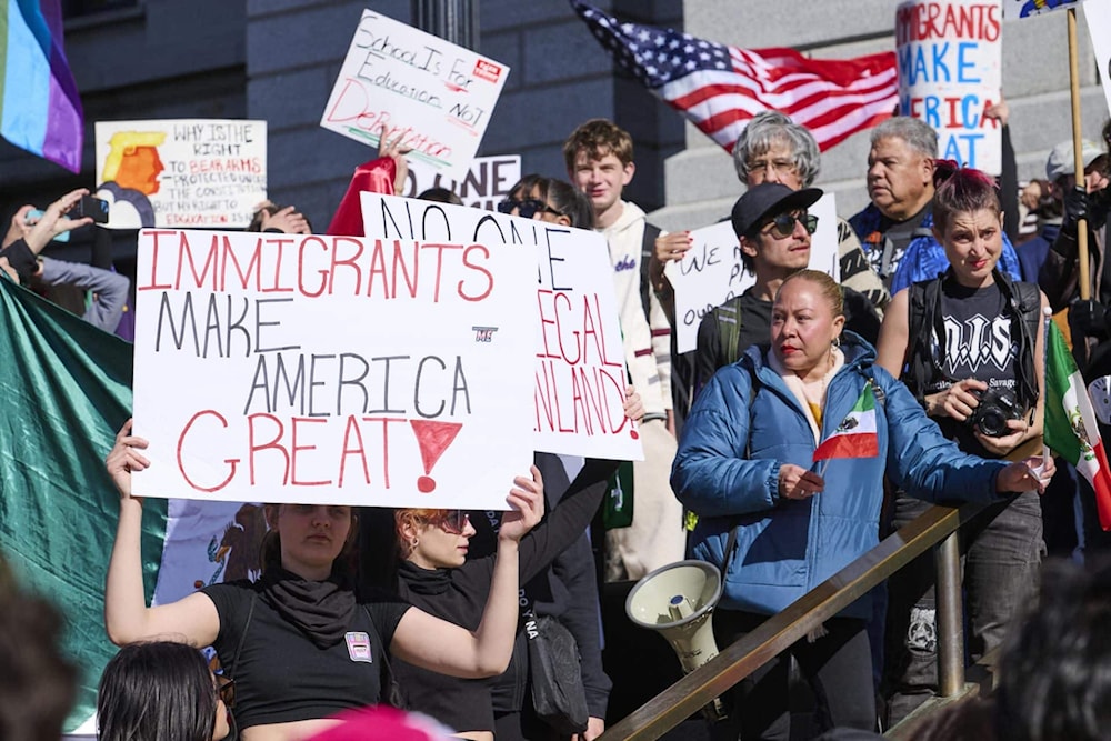 Trump pierde apoyo por sus políticas migratorias