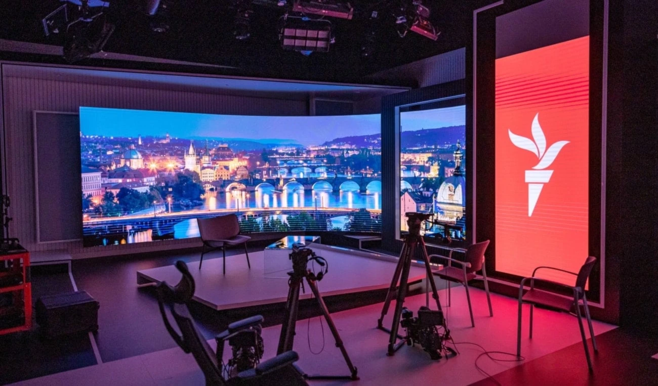 Gobierno de EE.UU. recorta fondos a medios públicos de comunicación