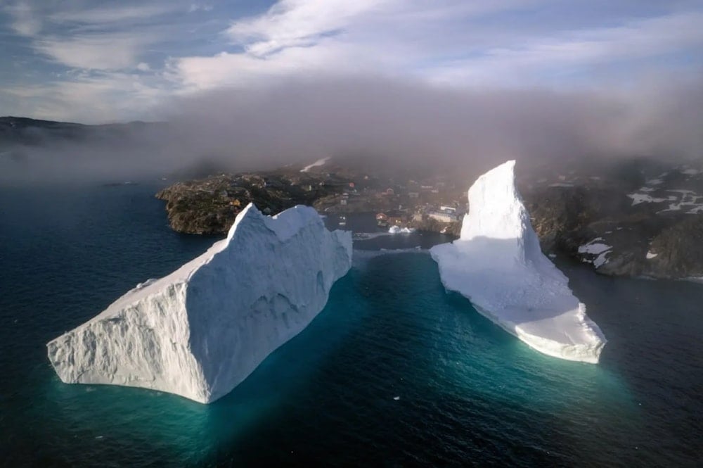 Icebergs peligrosamente cerca de la costa el 8 de julio. Foto: Dennis Lehtonen / SWNS.