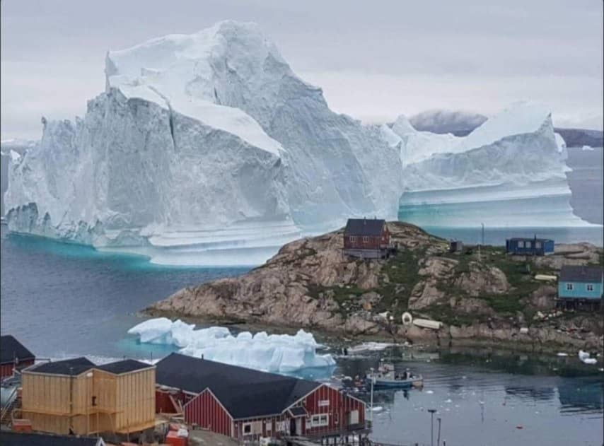 Iceberg gigante amenaza comunidad costera de Groenlandia