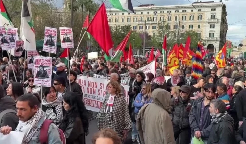 Manifestantes en una marcha propalestina en Roma, el sábado 7 de junio de 2025. Foto: AP Manifestantes en una marcha propalestina en Roma, el sábado 7 de junio de 2025. Foto: AP