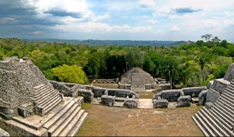 Vinculan tumba maya con legendario rey Vinculan tumba maya con legendario rey