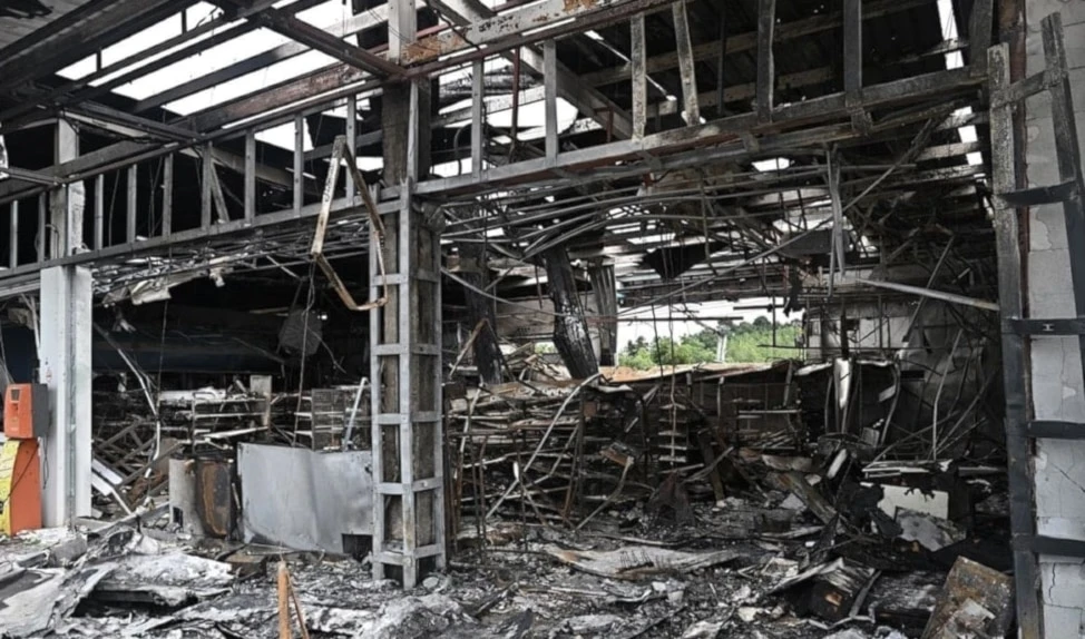Daños causados por un incendio provocado por el bombardeo de artillería camboyana en la provincia fronteriza tailandesa de Sisaket. 25 de julio de 2025 (Foto: AFP) Daños causados por un incendio provocado por el bombardeo de artillería camboyana en la provincia fronteriza tailandesa de Sisaket. 25 de julio de 2025 (Foto: AFP)