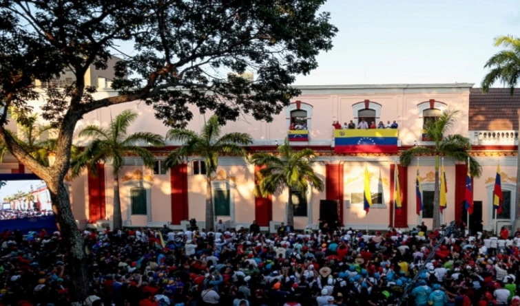 Maduro celebra triunfo chavista y llama a gobernar desde las bases