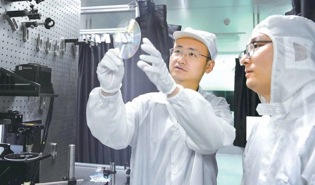 China crea disco de cristal con capacidad de 360 terabayts