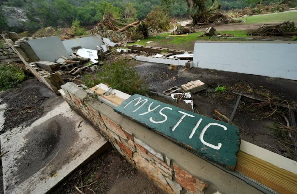 El campamento cristiano Mystic, junto al río, sigue con 27 menores y monitoras sin localizar tras la crecida. Foto: AP.