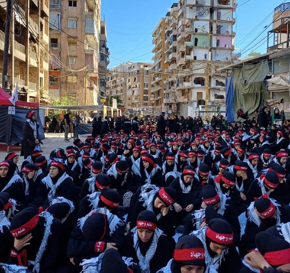 Asistencia a la ceremonia del 10 de Muharram en los suburbios al sur de Beirut, Líbano.