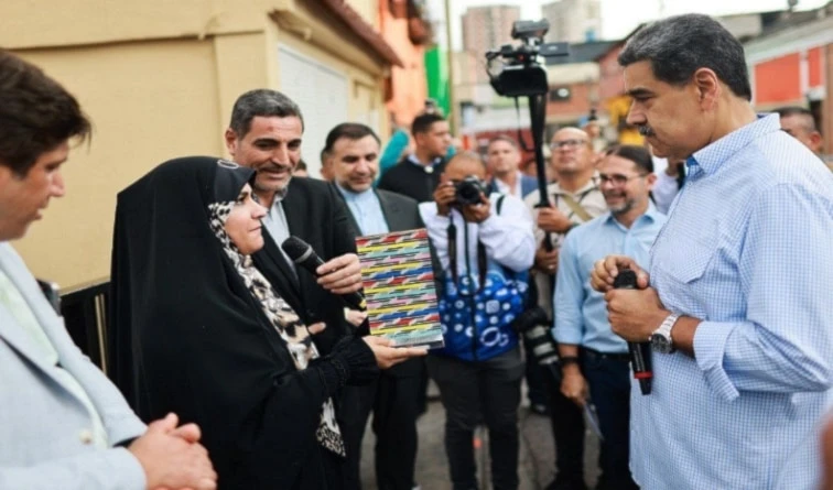 Maduro otorga a Sahar Emami el Premio Nacional de Periodismo Maduro otorga a Sahar Emami el Premio Nacional de Periodismo