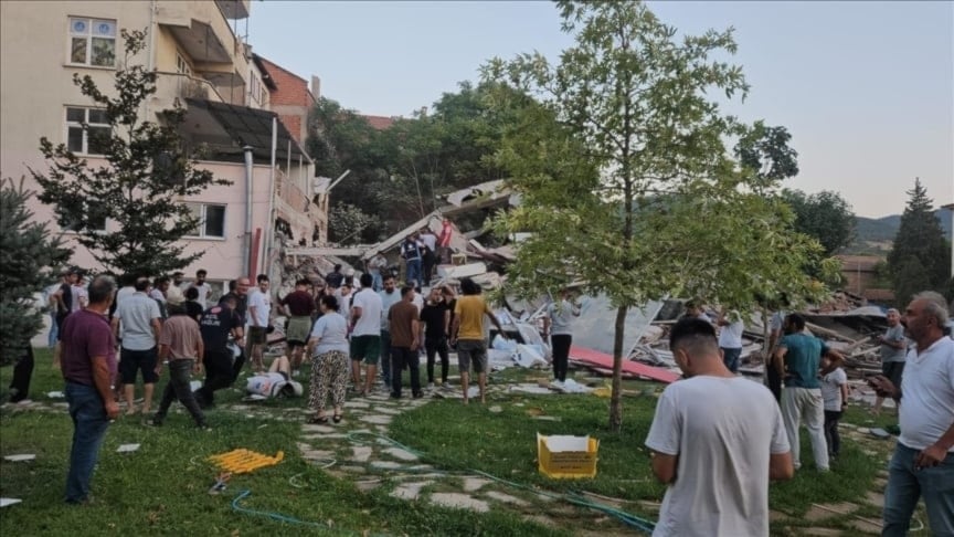Un terremoto de magnitud 6,1 y una serie de réplicas afectaron el oeste de Turquía.