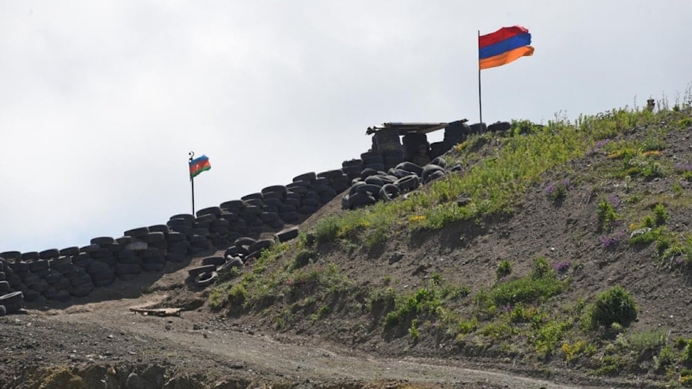 El conflicto entre Armenia y Azerbaiyán, centrado en la región de Nagorno Karabaj, dejó decenas de miles de víctimas y desplazados desde finales del siglo XX.