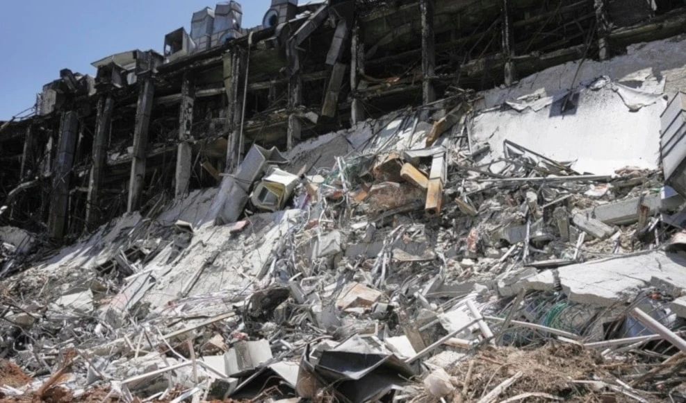 Consecuencias del ataque con misiles iraníes contra el Instituto Weizmann israelí (Foto: Associated Press)