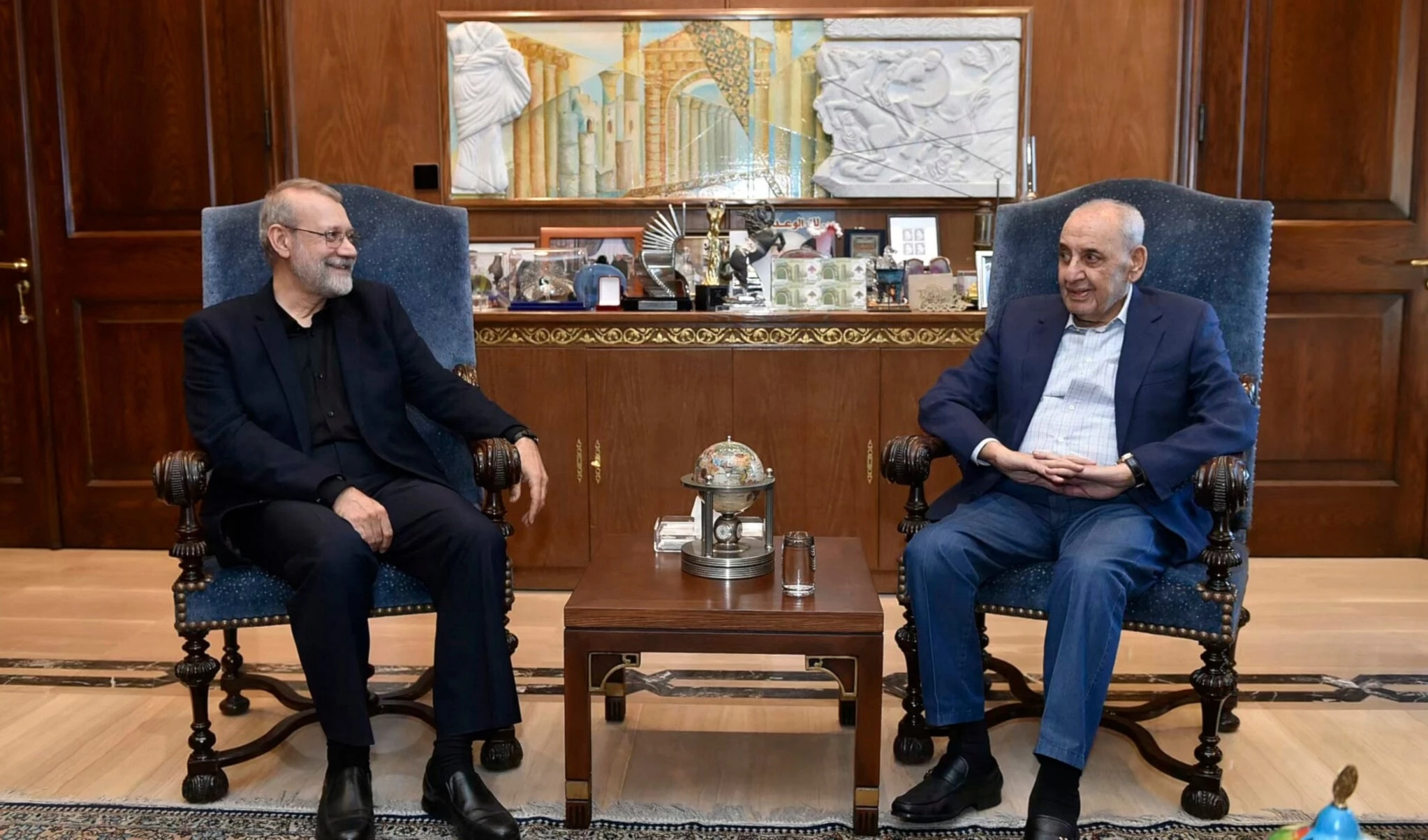 Larijani insta a Líbano a unirse y rechazar injerencias extranjeras.