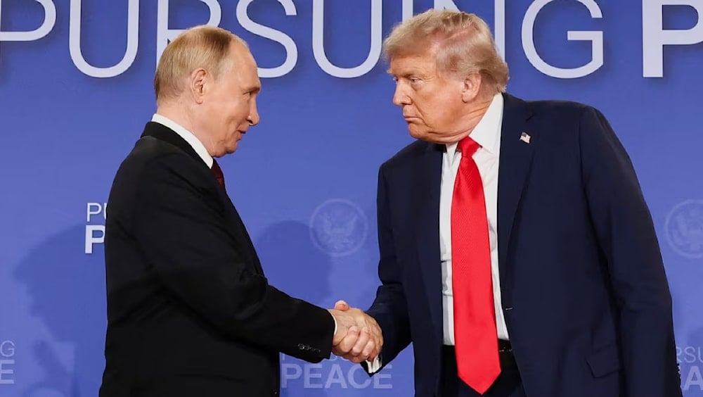 El saludo esperado entre los presidentes de Estados Unidos, Donald Trump, y de Rusia, Vladímir Putin, en Alaska. (Foto: Reuters)