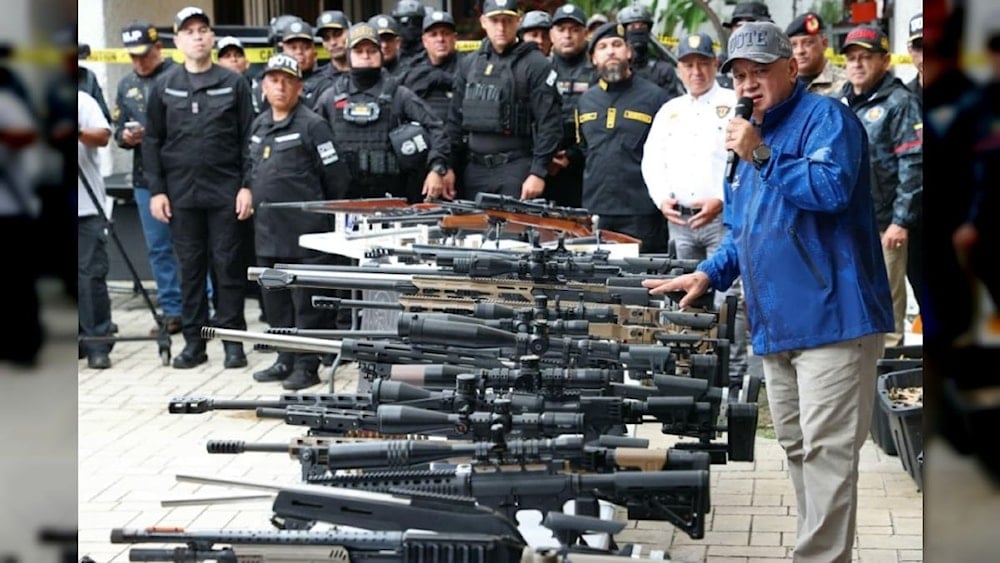 El ministro Diosdado Cabello presentó el arsenal de armas de alto calibre que fue incautado recientemente (Foto: MPPRIJP)