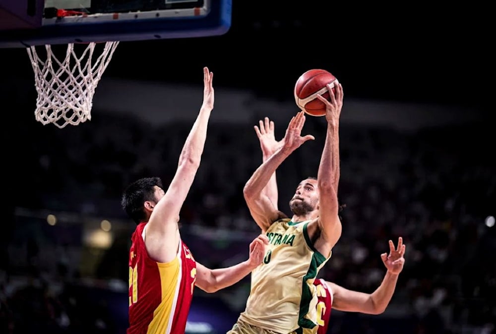 Australia doblega a China y es tricampeón del baloncesto de Asia.