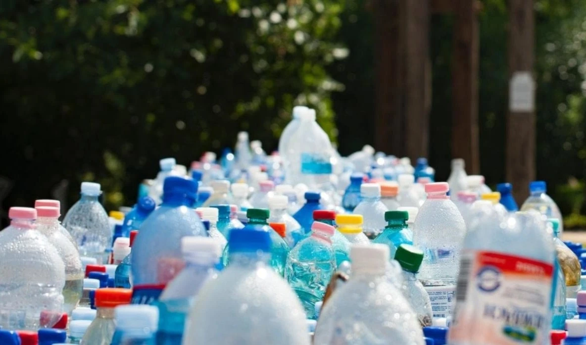 Científicos de Rusia convierten plástico en combustible