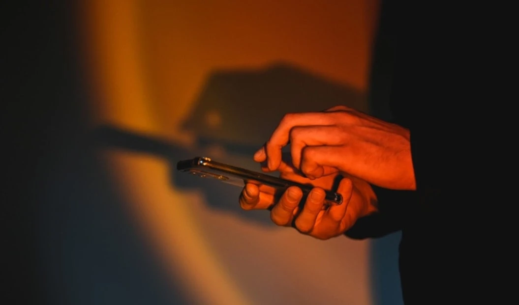 Una hora al día con el móvil basta para causar fatiga visual