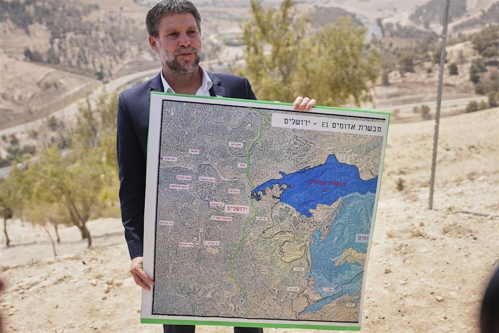 Ministro de Finanzas Smotrich apoya los planes para construir más de 3.000 unidades de vivienda en el proyecto de asentamiento E1.