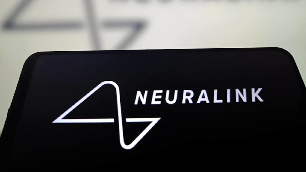 Primer paciente de Neuralink describe efectos del chip en su vida 