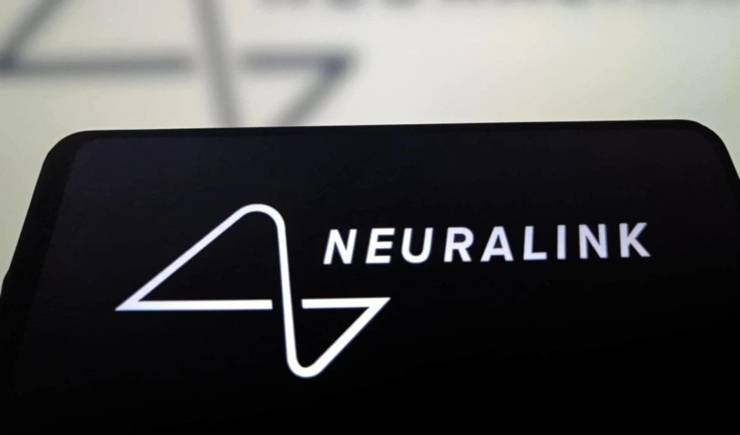 Primer paciente de Neuralink describe efectos del chip en su vida Primer paciente de Neuralink describe efectos del chip en su vida