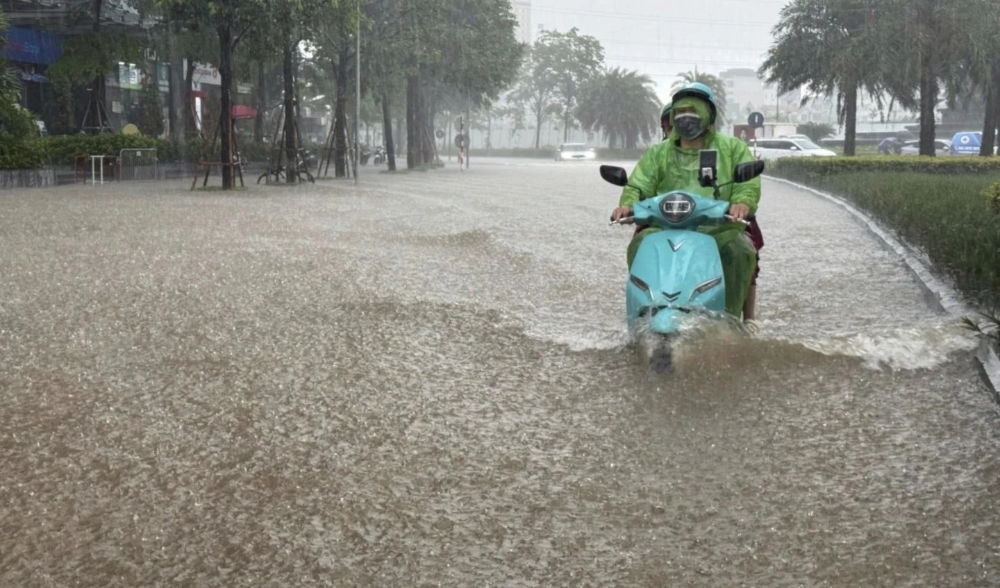 Tifón Kajiki deja tres muertos y miles de casas dañadas en Vietnam. Foto; AP.