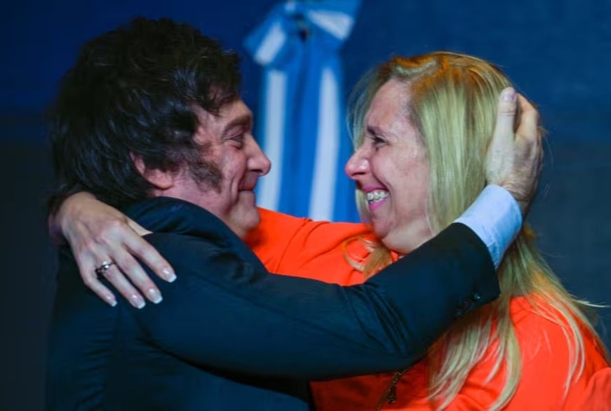 Javier y Karina Milei, un sistema político disfuncional. (Foto: AFP)
