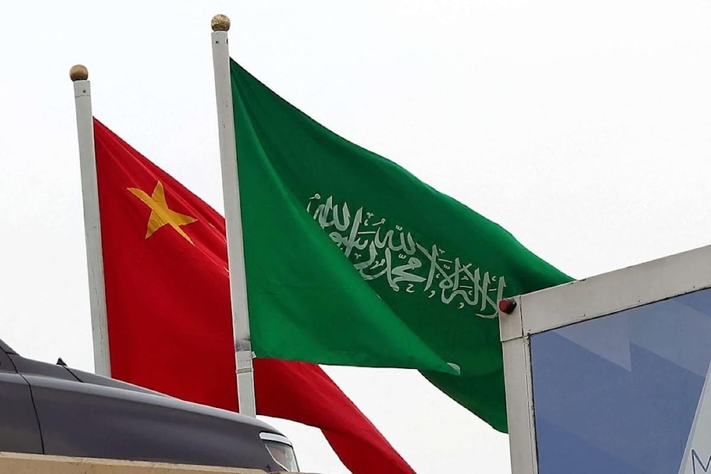 China y Arabia Saudita fortalecen su cooperación económica en Pekín con comercio de más de 100 mil millones y nuevos acuerdos de inversión.