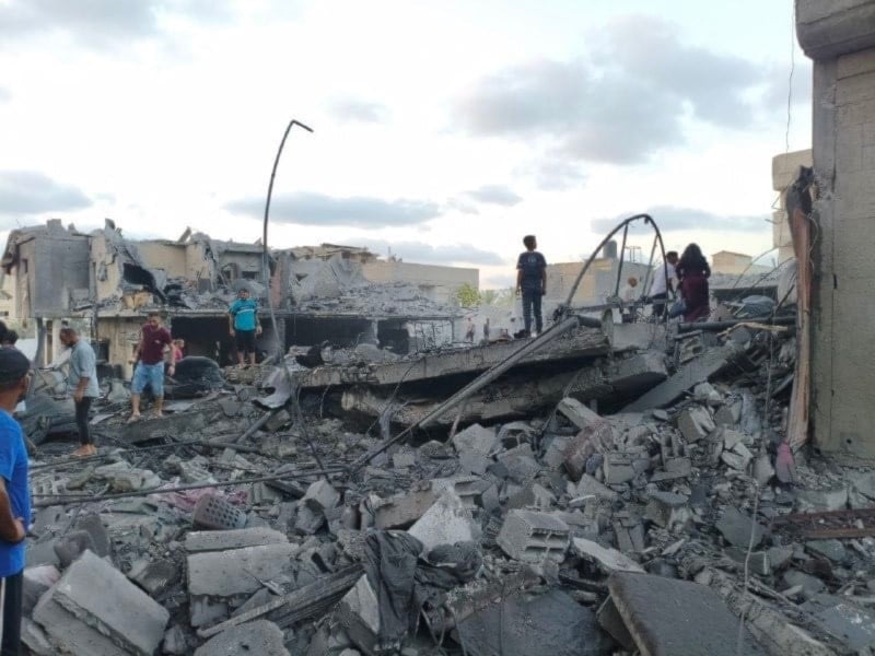 Helicópteros israelíes bombardearon la calle Shuhada en el campo de refugiados de Shati. (Foto: Redes sociales)