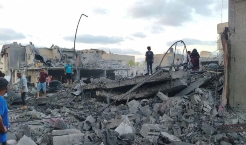Helicópteros israelíes bombardearon la calle Shuhada en el campo de refugiados de Shati. (Foto: Redes sociales)