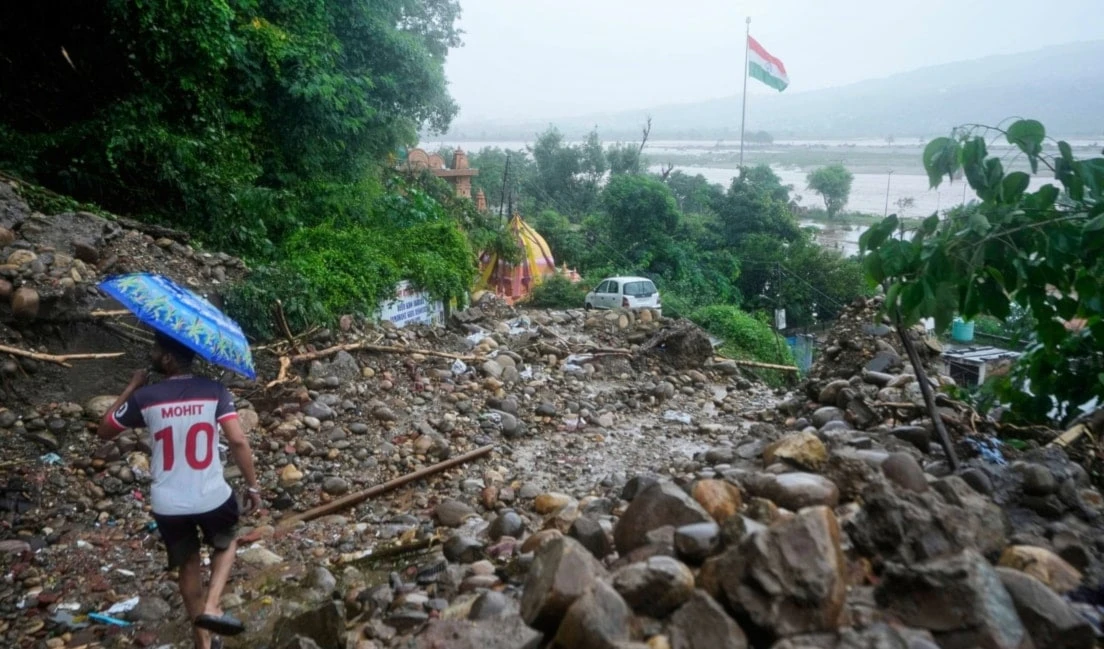 Carretera dañada en India, 27 de agosto de 2025. Foto: AP