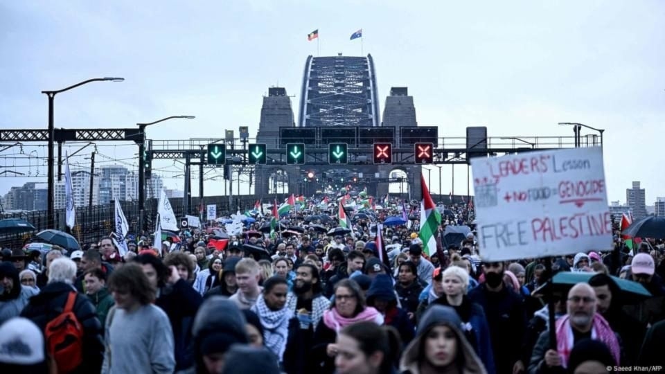 Julian Assange marcha en Sídney en protesta masiva por Gaza