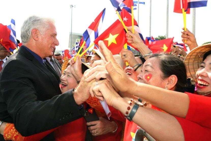 Díaz-Canel inició en Vietnam su gira asiática, agradeció la amistad y solidaridad ejemplar y participará en los actos por la independencia.