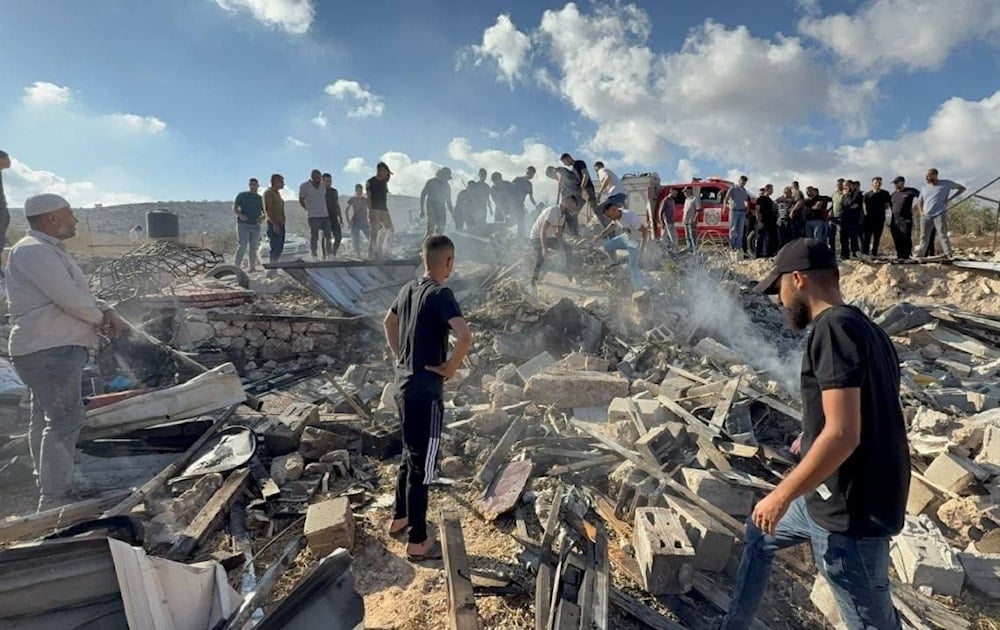Las fuerzas israelíes destruyeron un granero agrícola cerca de la ciudad de Qabatiya, al sur de Yenin. (Foto: Red Quds)