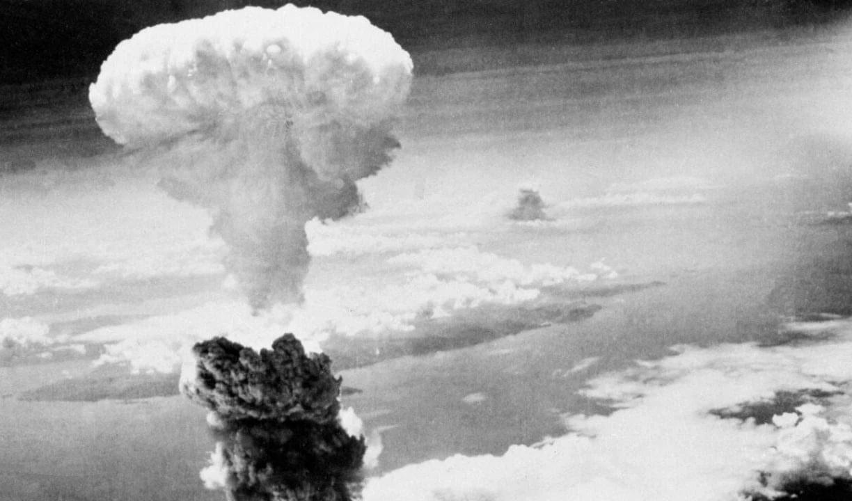 El lanzamiento de la  bomba atómica fue para EE.UU.  un experimento El lanzamiento de la  bomba atómica fue para EE.UU.  un experimento