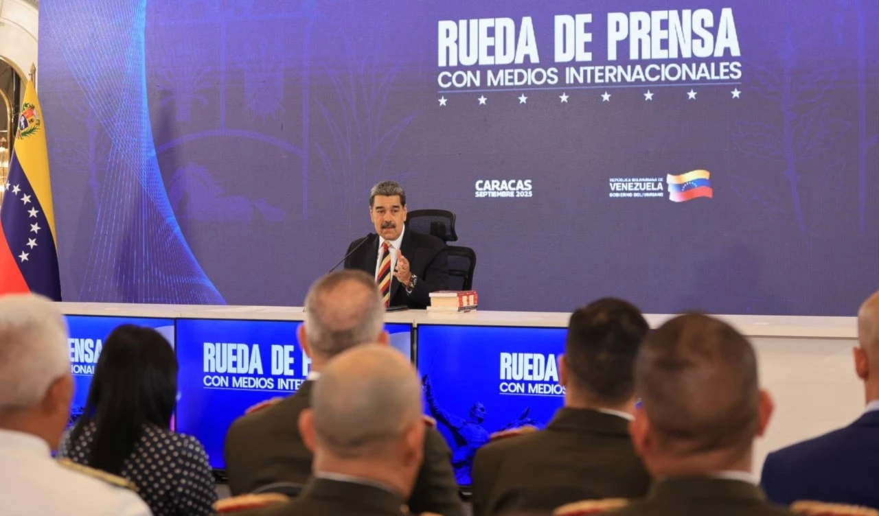 Maduro resaltó la vigencia del legado de Hugo Chávez, a quien definió como un líder cuyas ideas y obras mantienen plena actualidad en la conducción del proceso bolivariano. Maduro resaltó la vigencia del legado de Hugo Chávez, a quien definió como un líder cuyas ideas y obras mantienen plena actualidad en la conducción del proceso bolivariano.