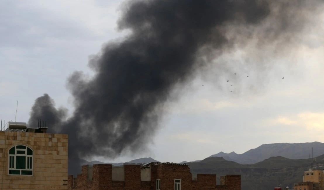 De la agresión lanzada por la ocupación israelí contra la capital yemenita, Saná (Foto: AFP)