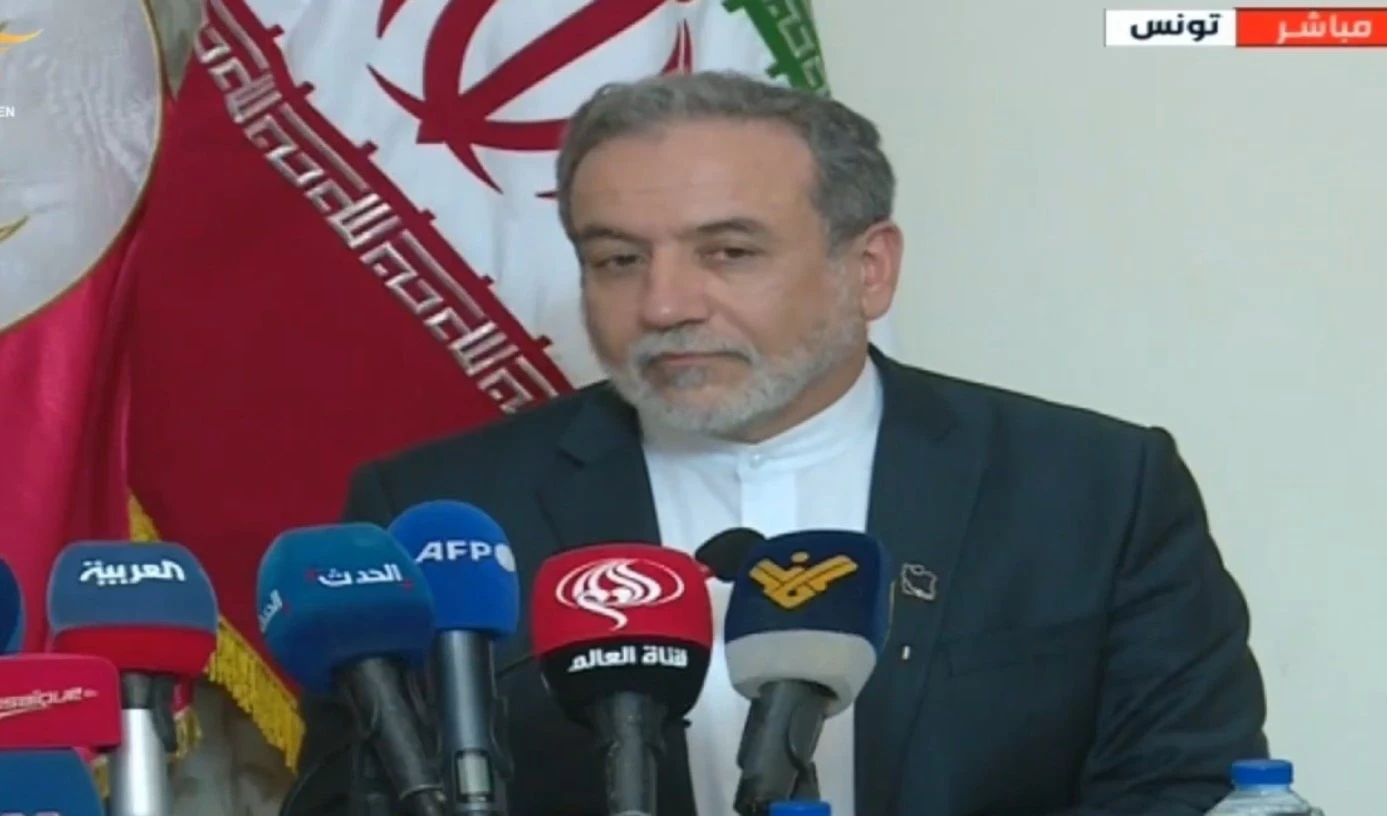 El ministro de Asuntos Exteriores iraní, Abbas Araghchi, en conferencia de prensa desde Túnez. El ministro de Asuntos Exteriores iraní, Abbas Araghchi, en conferencia de prensa desde Túnez.