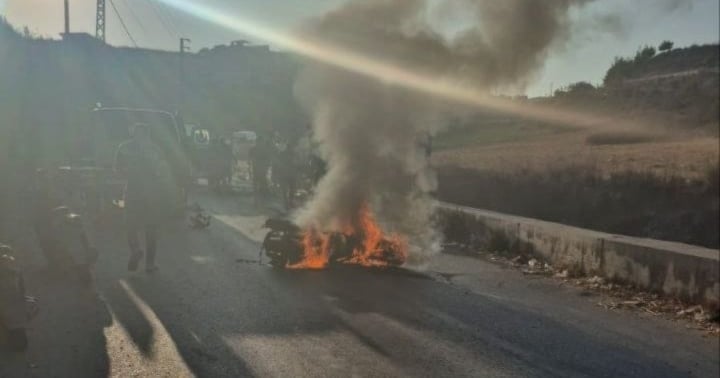 El ataque provocó el incendió total del vehículo y acabó con la vida de su conductor. (Foto: Redes sociales)