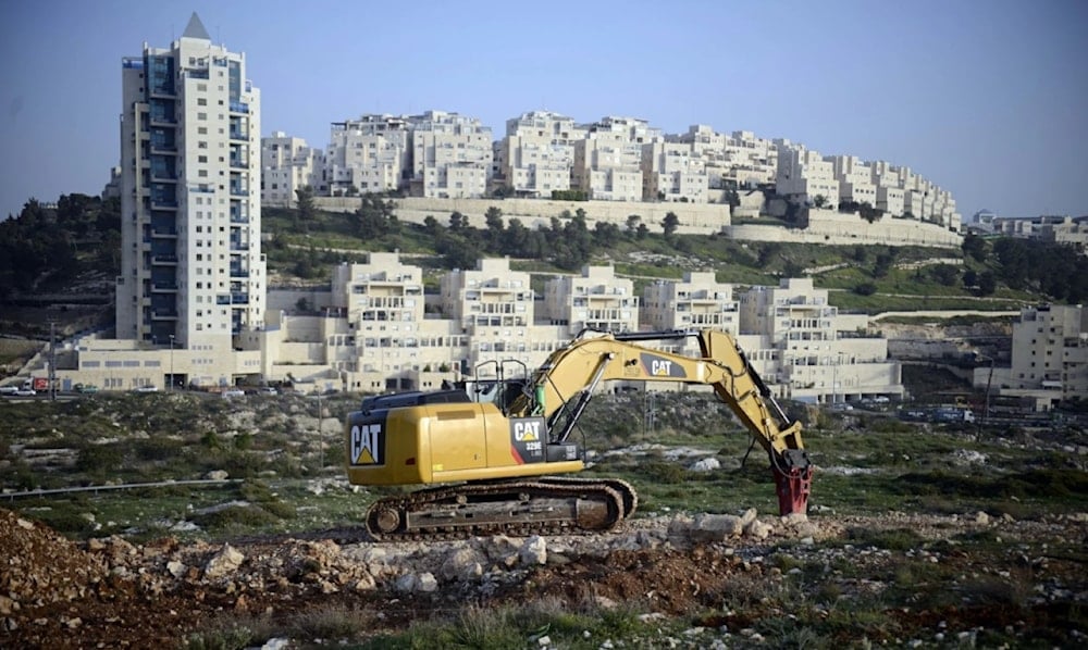 La decisión de arrasar tierras en Tulkarem refleja la estrategia israelí de consolidar hechos sobre el terreno mediante la expansión de asentamientos.