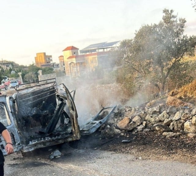 Un dron israelí impactó un coche en Houla y dejó un herido.