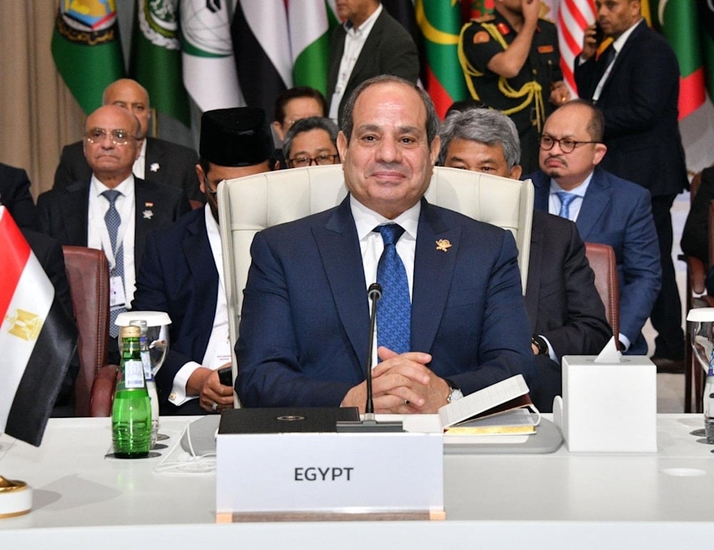 El-Sisi acusó a Israel de bloquear la paz y advirtió que sus acciones cruzan todas las líneas rojas, generan hambruna en Gaza y amenazan la seguridad regional.