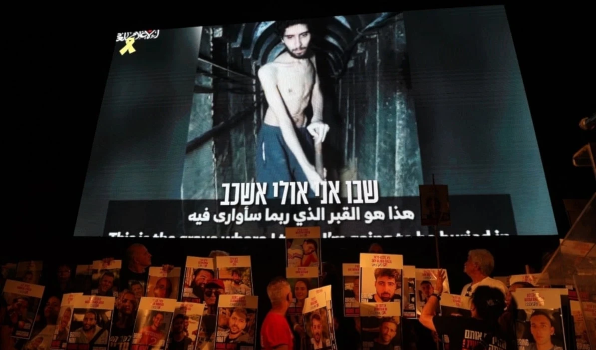 Las familias de los rehenes insisten en que la única salida posible es un acuerdo con Gaza. Las familias de los rehenes insisten en que la única salida posible es un acuerdo con Gaza.