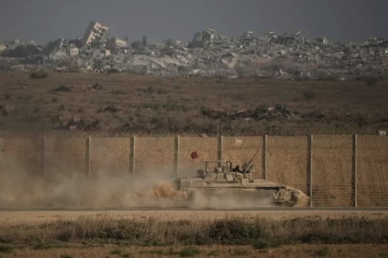 Un tanque israelí en la frontera de la Franja de Gaza, 16 de septiembre de 2025 (Foto: AP)