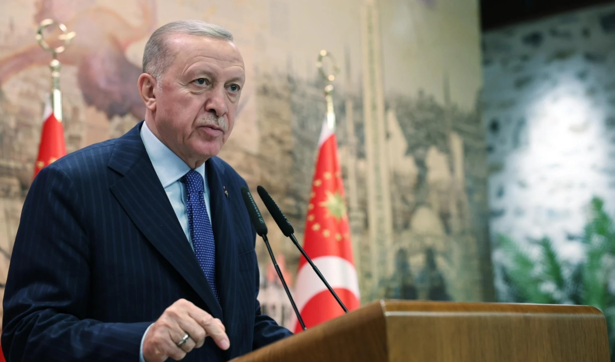 Erdogan pidió a los países islámicos fortalecer mecanismos de seguridad, inteligencia conjunta y gestión de crisis para responder de forma coordinada. Erdogan pidió a los países islámicos fortalecer mecanismos de seguridad, inteligencia conjunta y gestión de crisis para responder de forma coordinada.